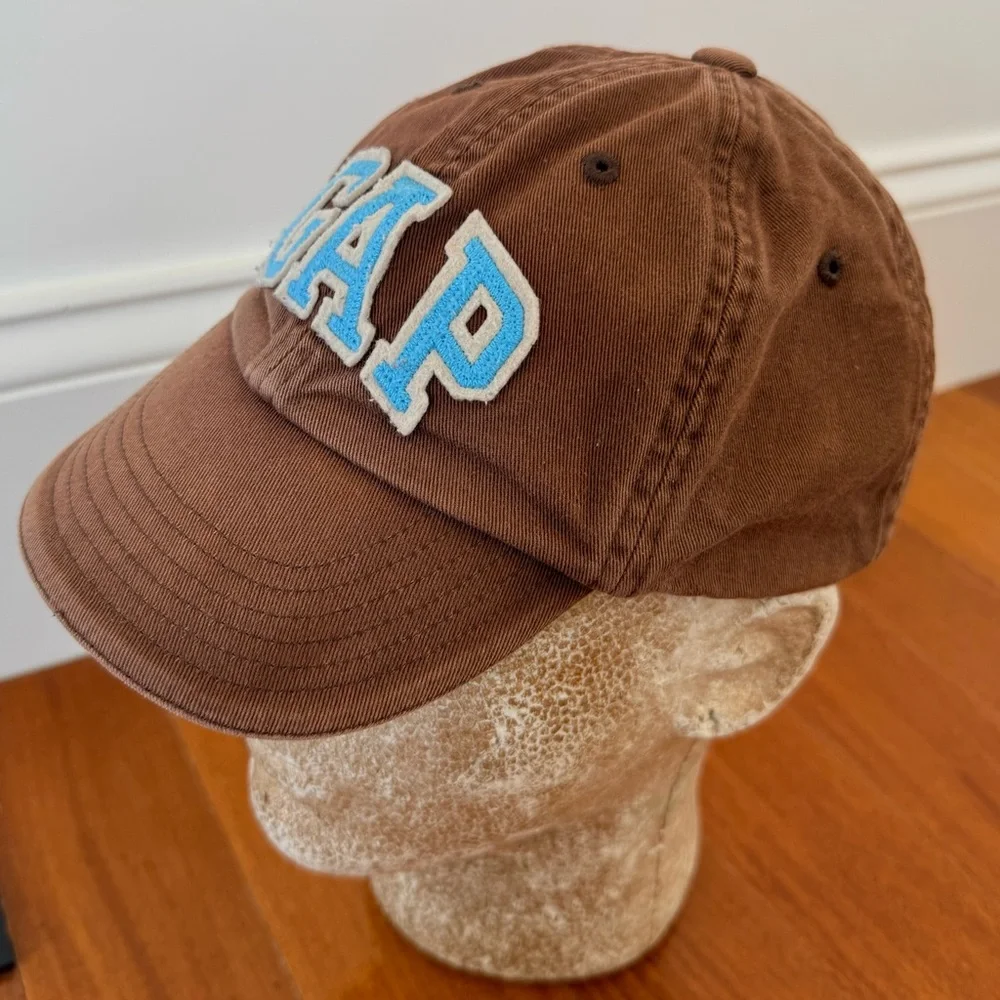 GAP Kids Boys Baseball Cap GAP Logo Appliqué Hat Brown Blue Cream Patch Size S/M